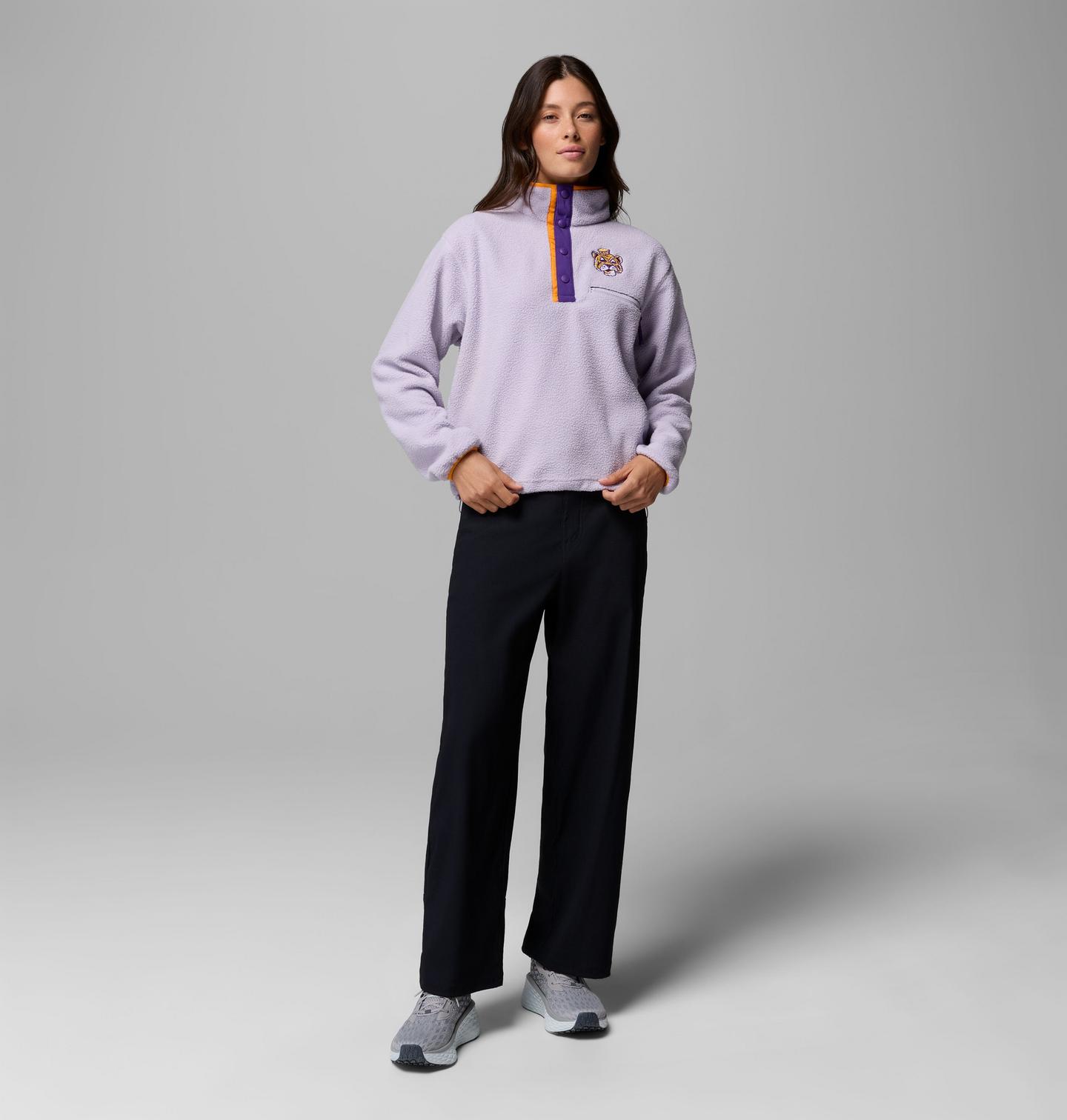 Женские куртки Columbia Collegiate Helvetia Cropped Half Snap Fleece - LSU, цвет: Жемчужный — фото 2