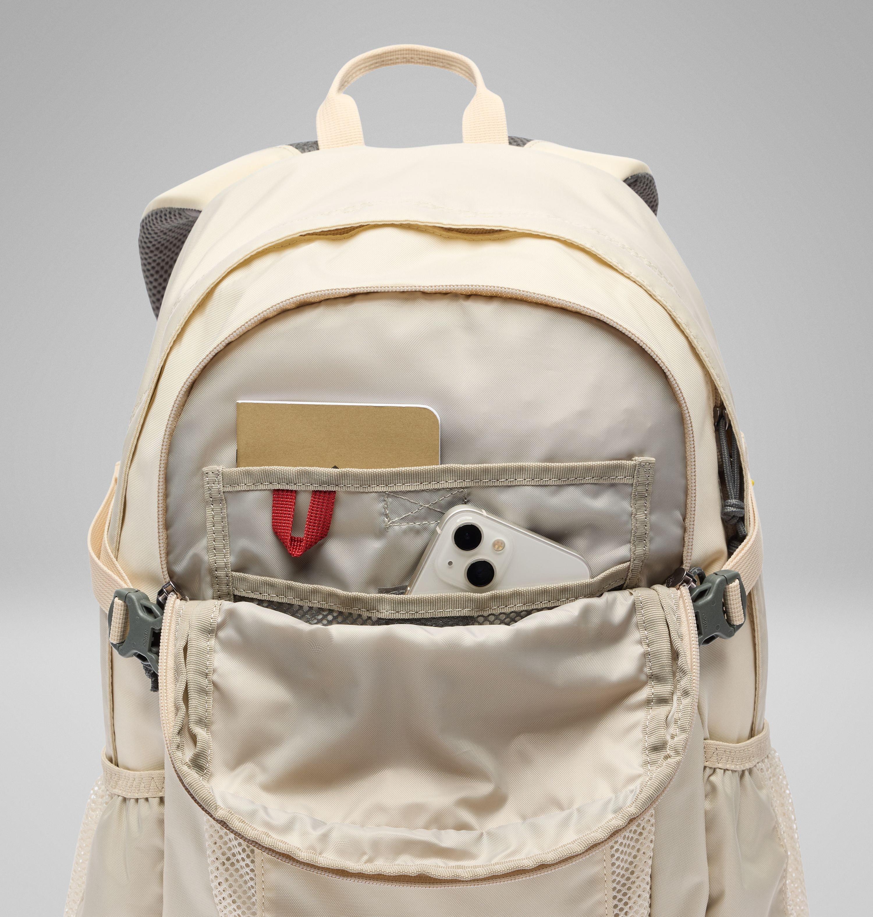 Castle Crest 25L Backpack 7