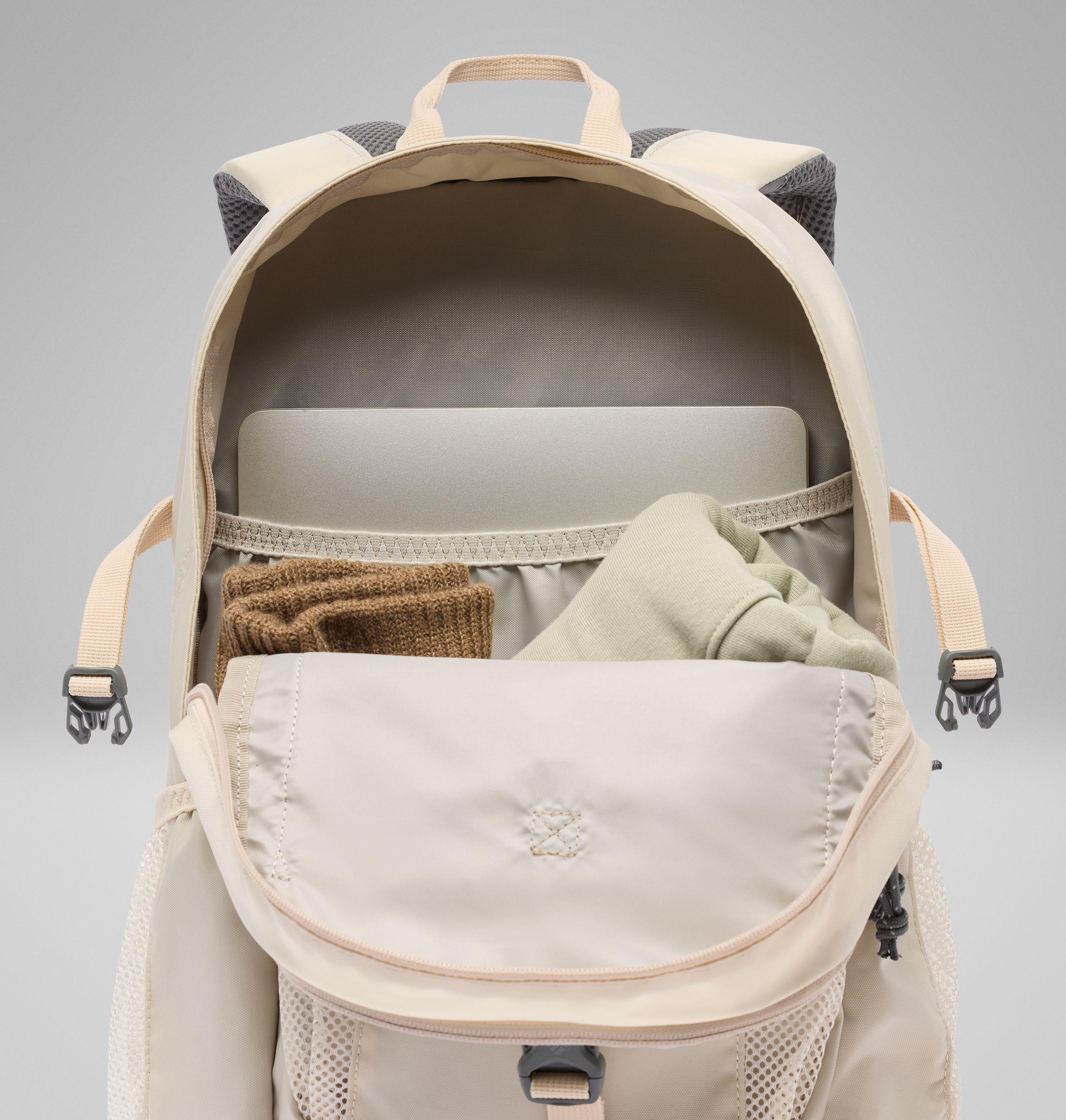 Castle Crest 20L Backpack | 191 | O/S 9