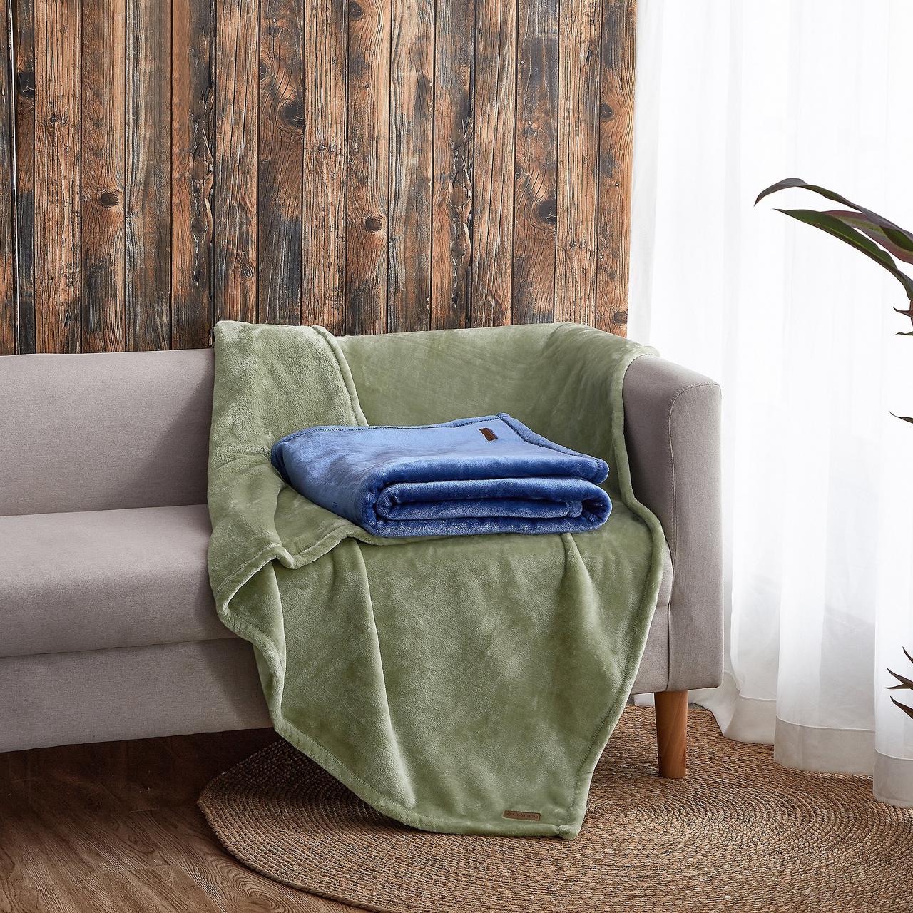 Columbia Plush Throw 4