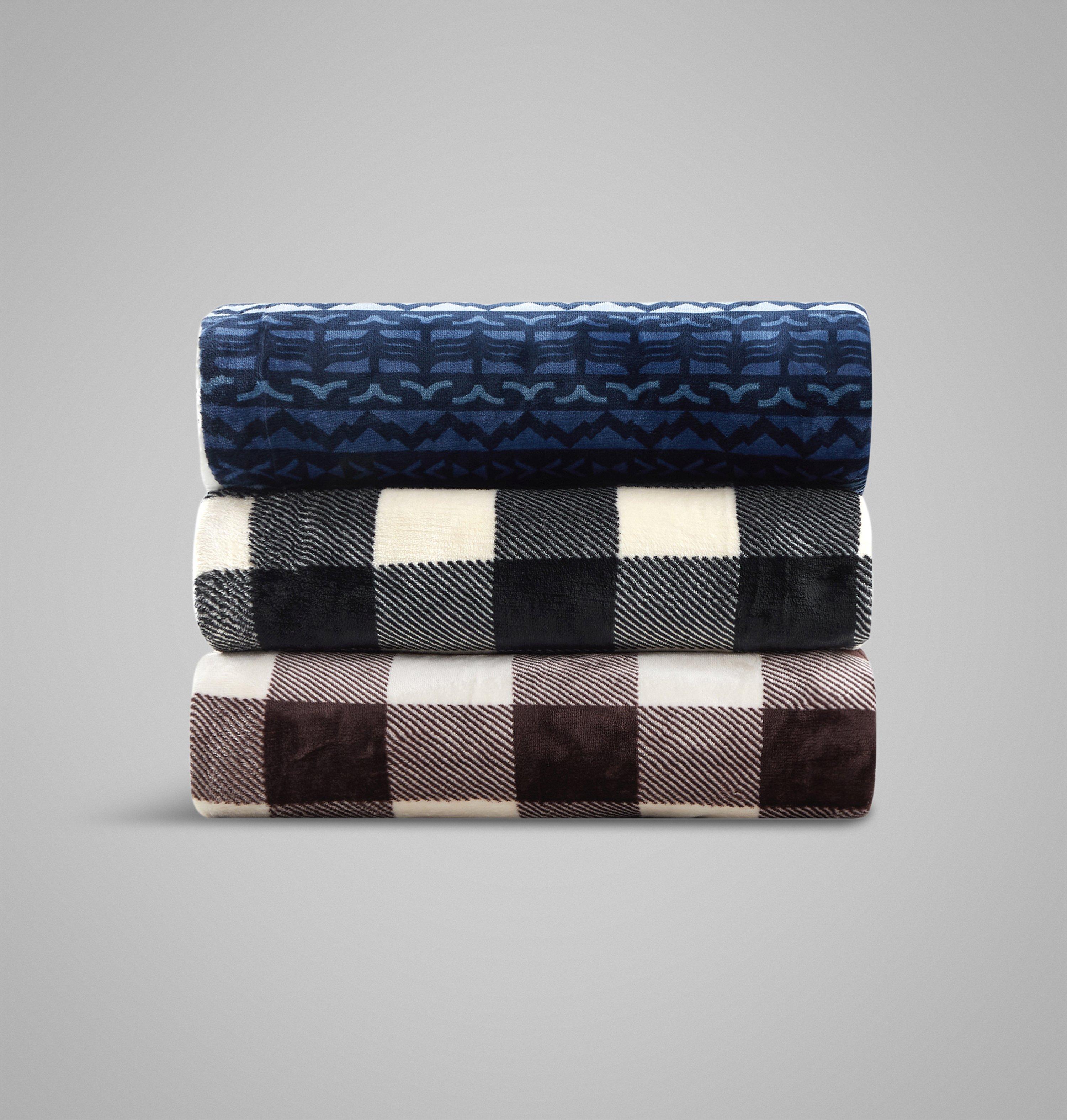 Cozy Sherpa Plush Throw 4