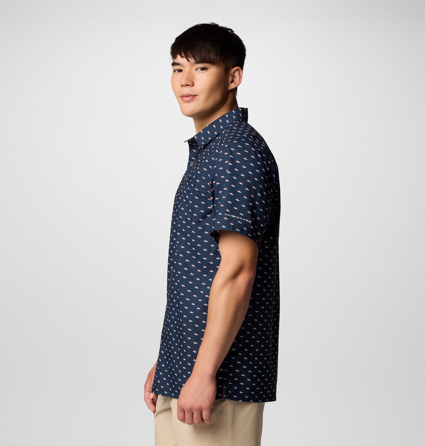 Мужская рубашка Columbia PFG Super Slack Tide Short Sleeve Shirt - Denver Broncos, цвет: Тёмно-синий — фото 2