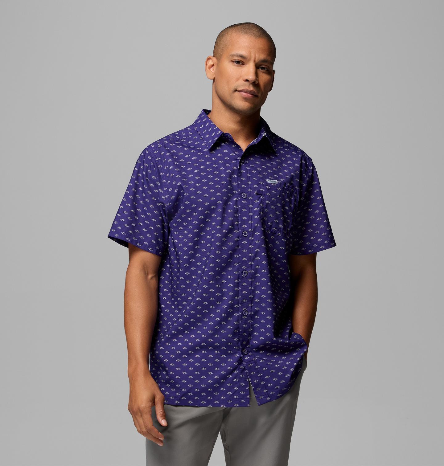 Мужская рубашка Columbia PFG Super Slack Tide Short Sleeve Shirt - Baltimore Ravens, цвет: Фиолетовый — фото 1