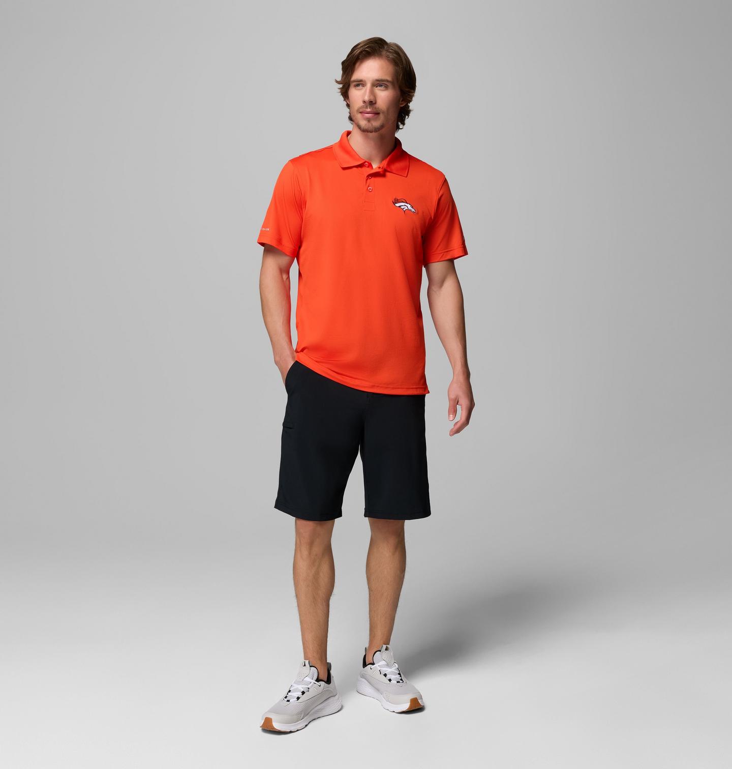 Мужское поло Columbia PFG Low Drag Offshore, Denver Broncos, цвет: Оранжевый — фото 2