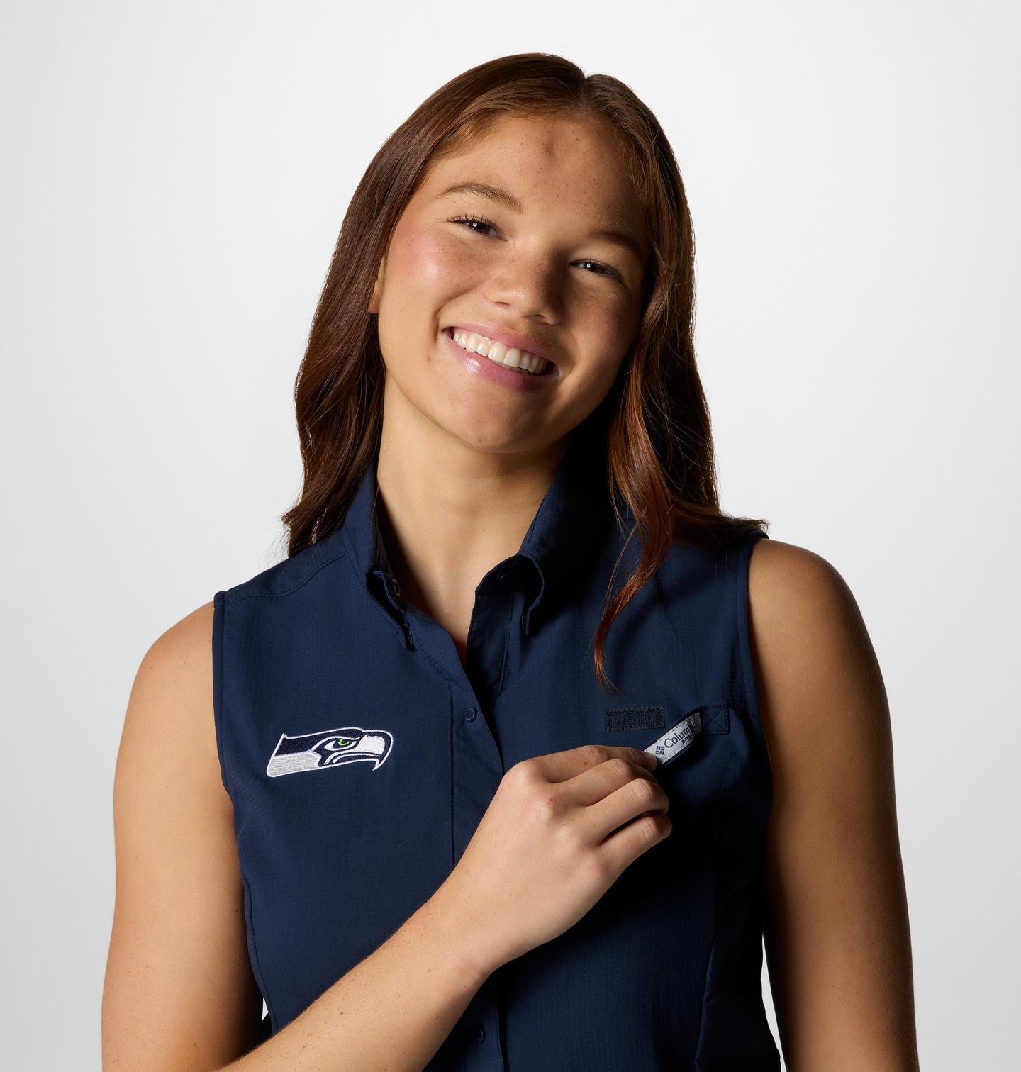 Женская рубашка Columbia PFG Tamiami Sleeveless Shirt - Seattle Seahawks, цвет: Тёмно-синий — фото 4