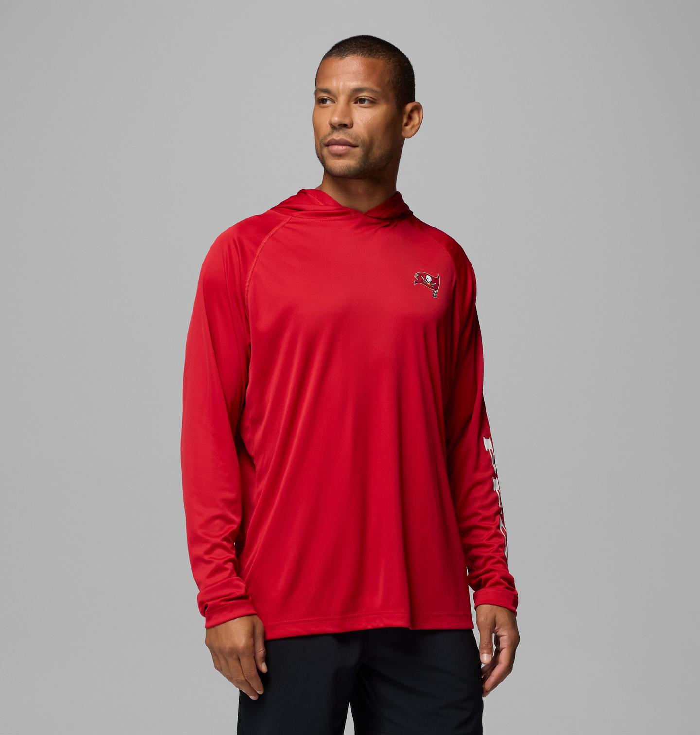 Мужское худи Columbia NFL Pfg Terminal Tackle™ Tampa Bay Buccaneers, цвет: Красный — фото 1