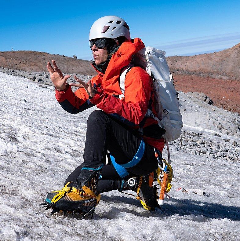 Shayna on an expedition, stopping for a chat.