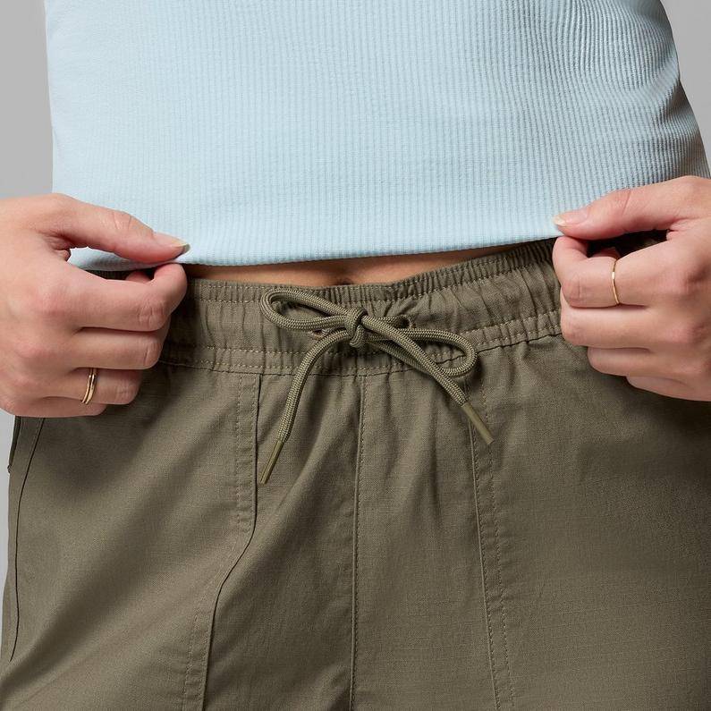 Close-up of the elastic waist and drawstring on a woman