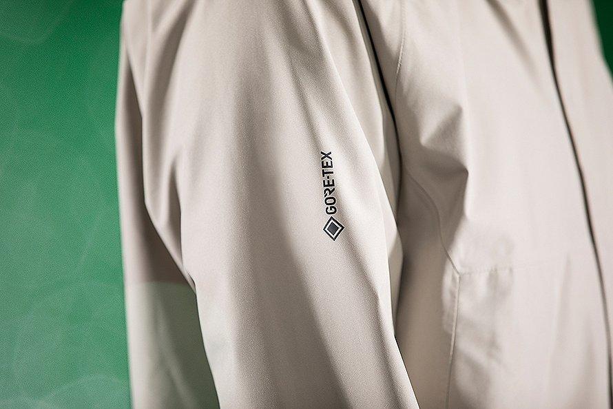 100% recycled waterproof, breathable 2.5L GORE-TEX PACLITE® fabric 			maximizes packability for everyday protection
