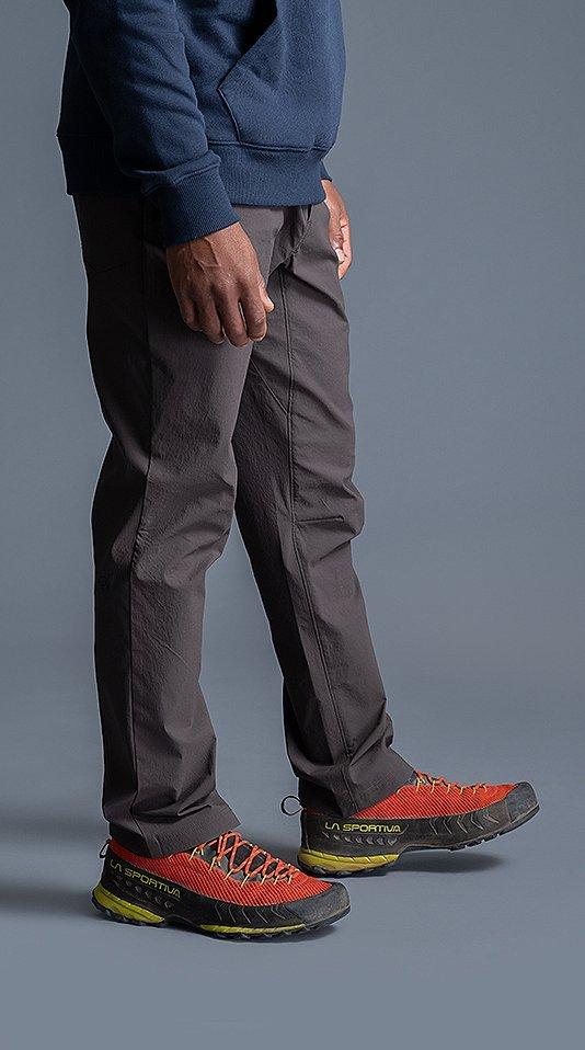 Close up detail of the Men's Hardwear AP pant in the studio