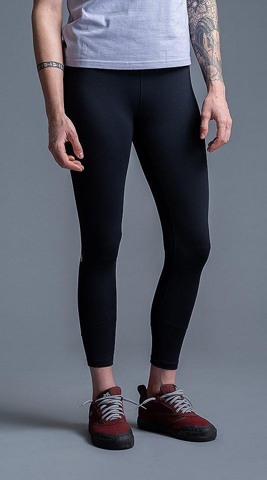 Front view of the Women’s All Day Favorite tight
 in the studio