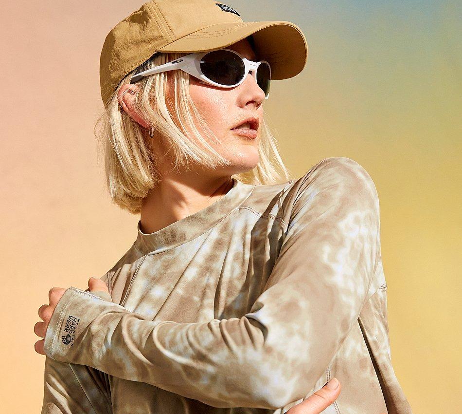 A model in the Women's Crater Lake™ Long Sleeve Crop