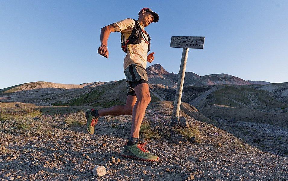 Solo runner making a turn.