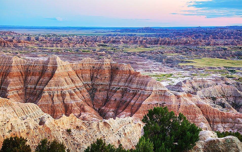 A beautiful overview of the pretty scenery at Badlands National Park in South Dakota. 