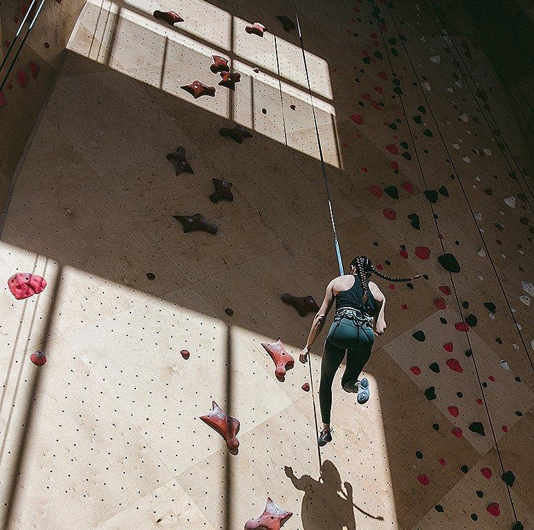 Kyra speed climbing on auto-belay