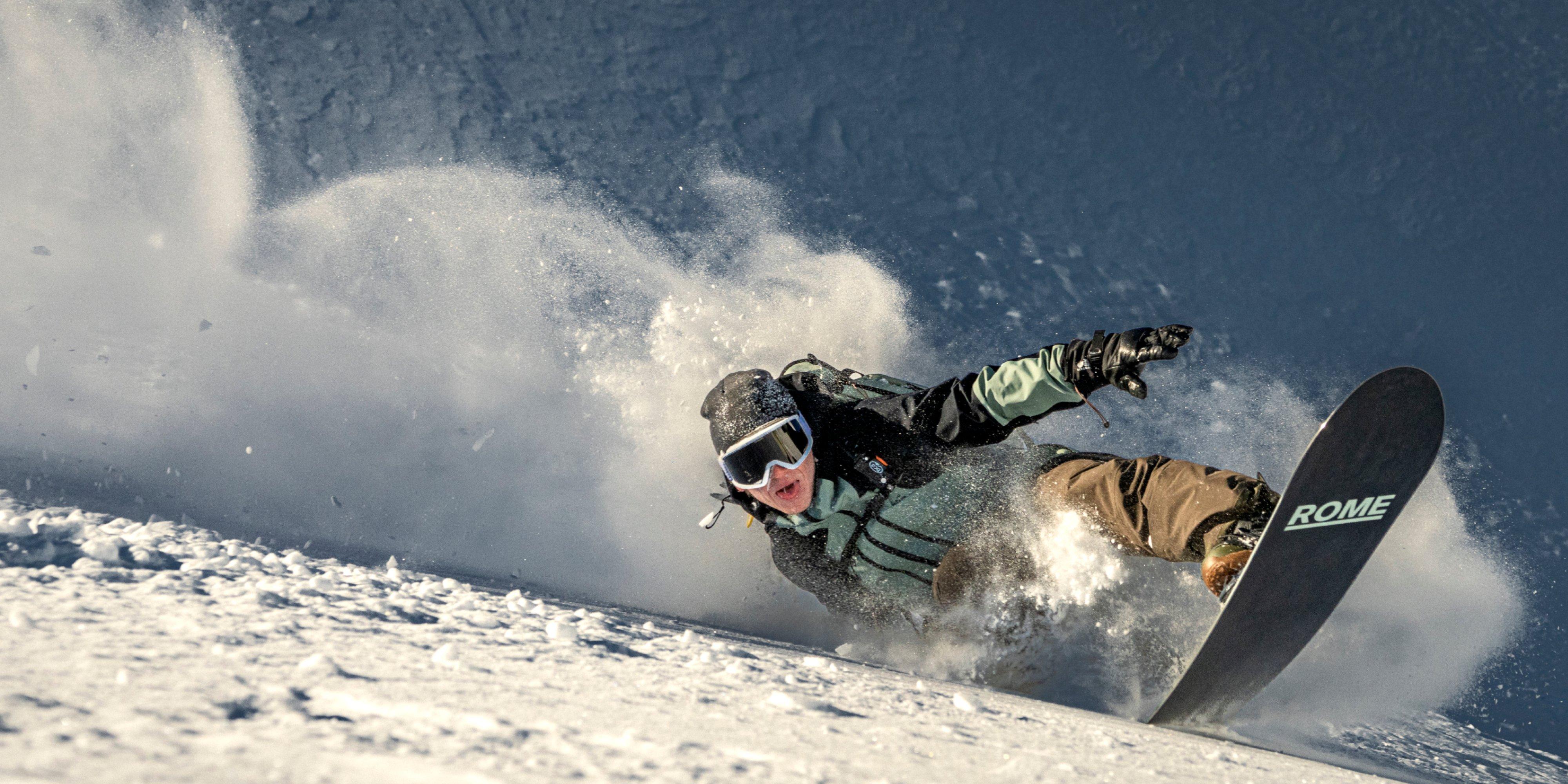 Snowboarding in peak conditions in the Boundary Ridge kit.