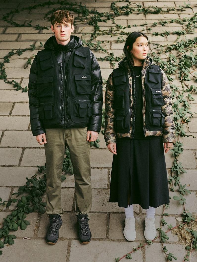 Man and woman in CSC1938 gear.