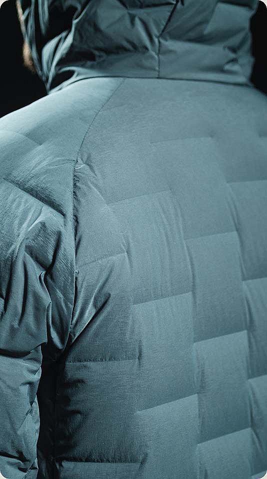 detail shots of the Men’s Stretchdown™ Hoody