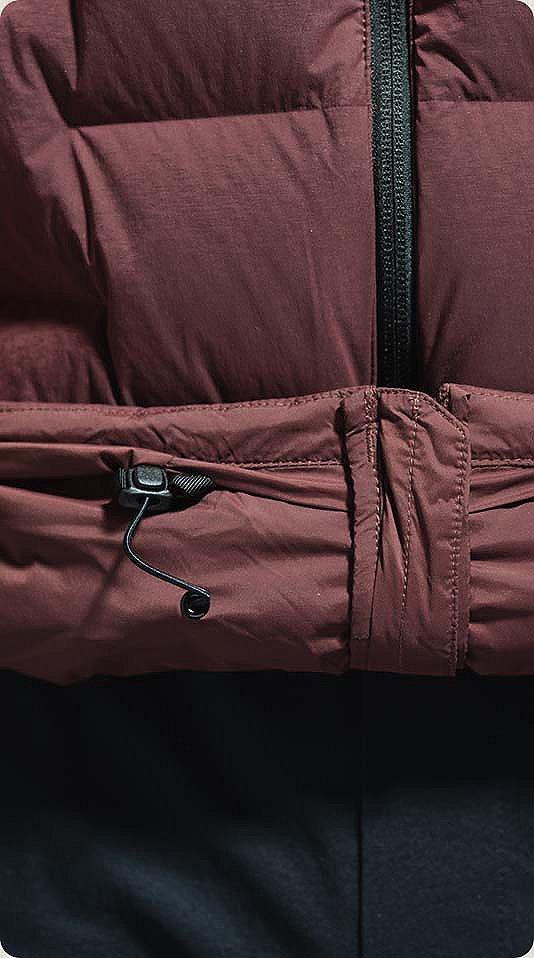 detail shots of the Men’s Stretchdown™ Parka