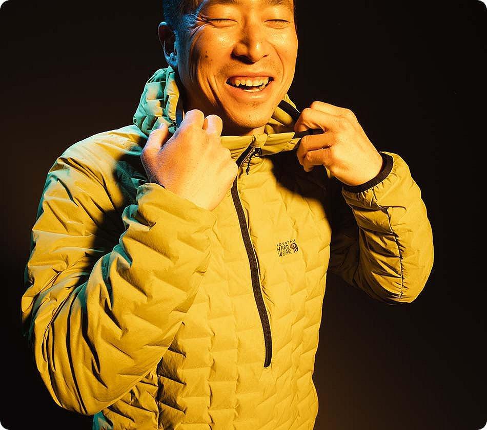 close up of the Stretchdown™ Light Pullover