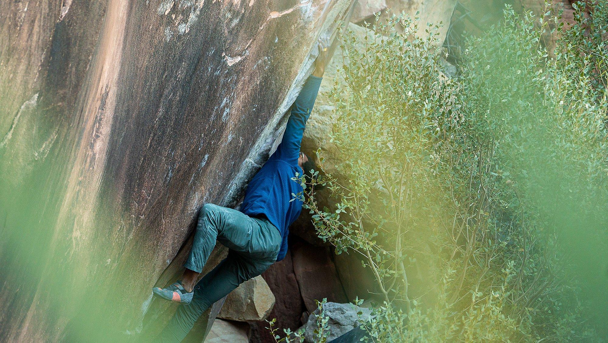 MHW Athlete Caleb Robinson bouldering on the DSCVRY problem.
