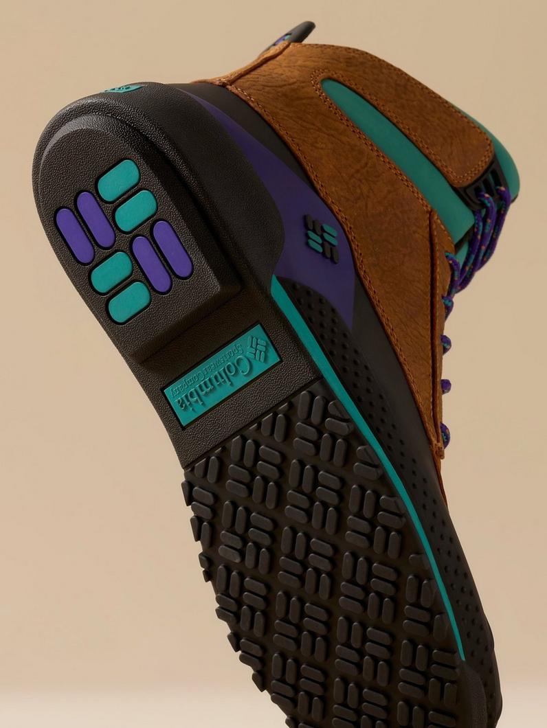 Underside of boot showing lugs.