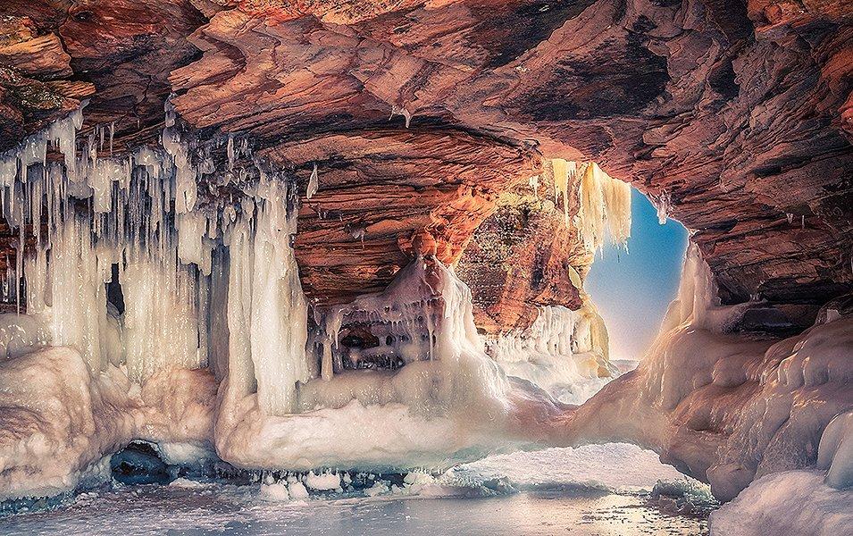 The arches around Lake Superior, Michigan become decorated with icicles in the wintertime, one of the midwest’s many wonders.