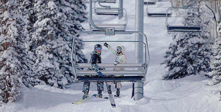 Check out our list of all the clothing you will need before you hit the slopes to ski or snowboard this winter.