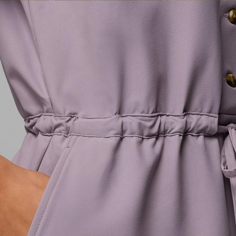 A close up of the adjustable waist