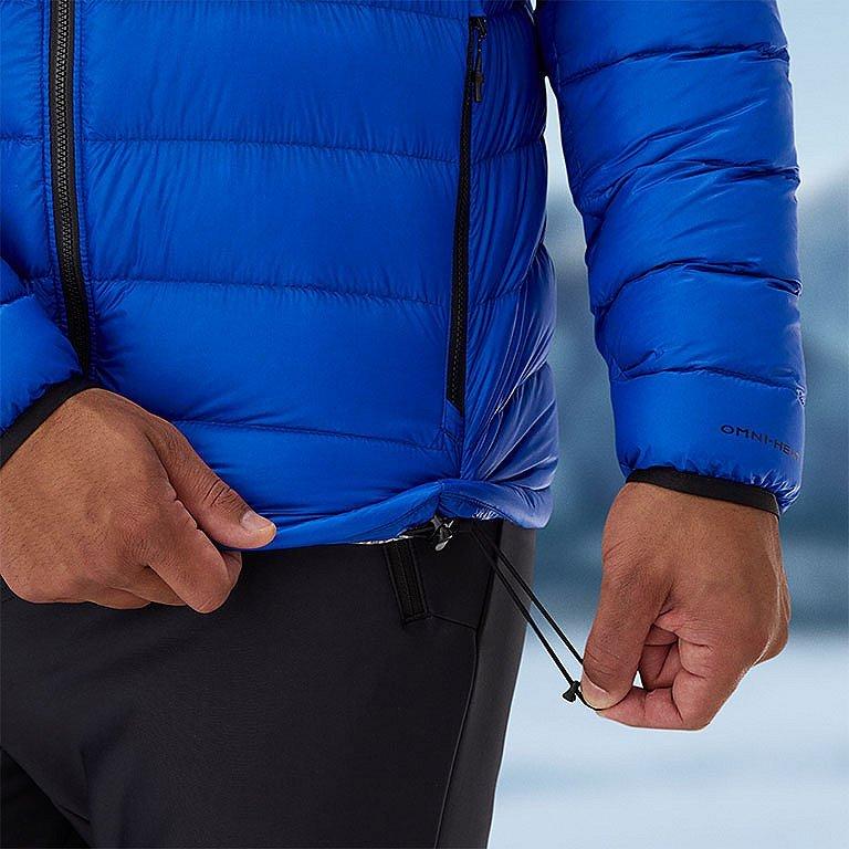 Model either taking off or putting on the included belt.