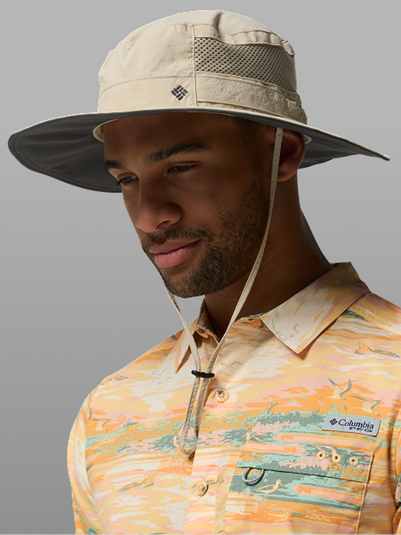 A man wearing a tan hat.