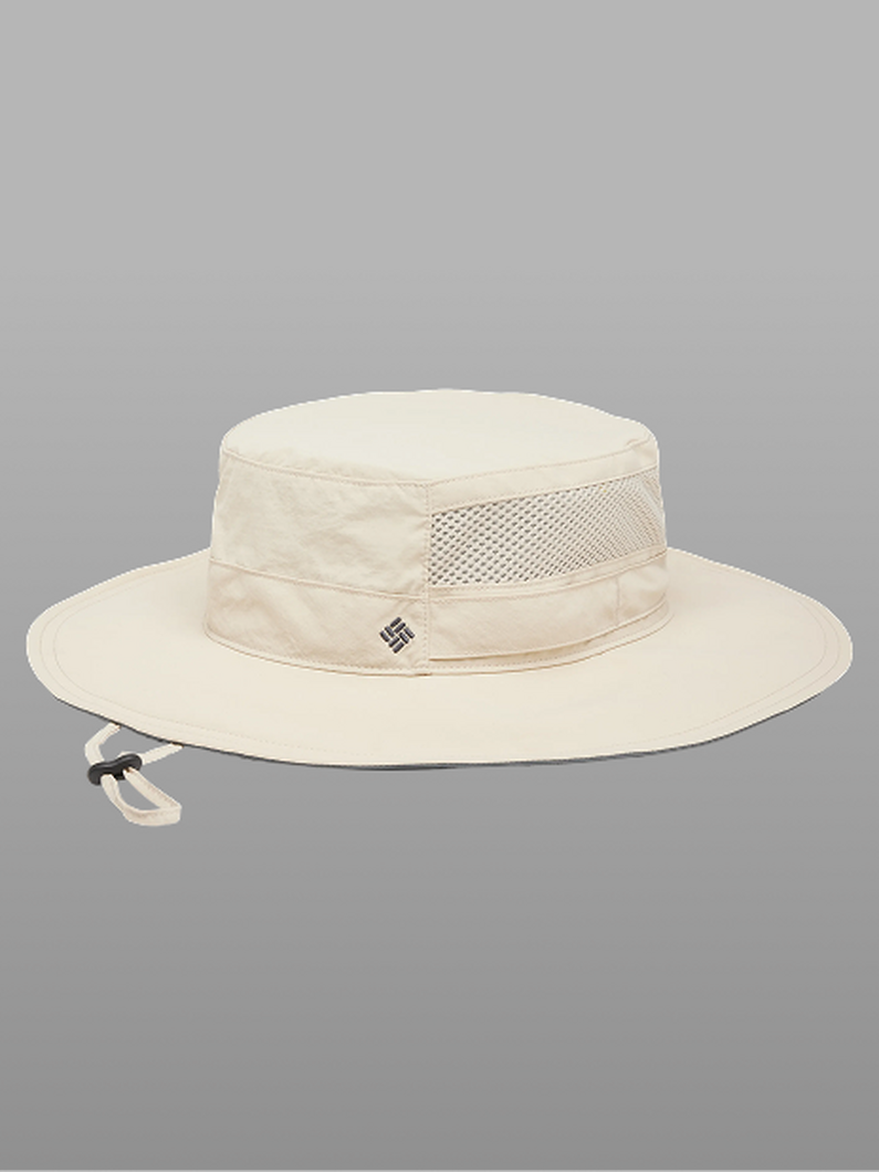 A white booney hat.