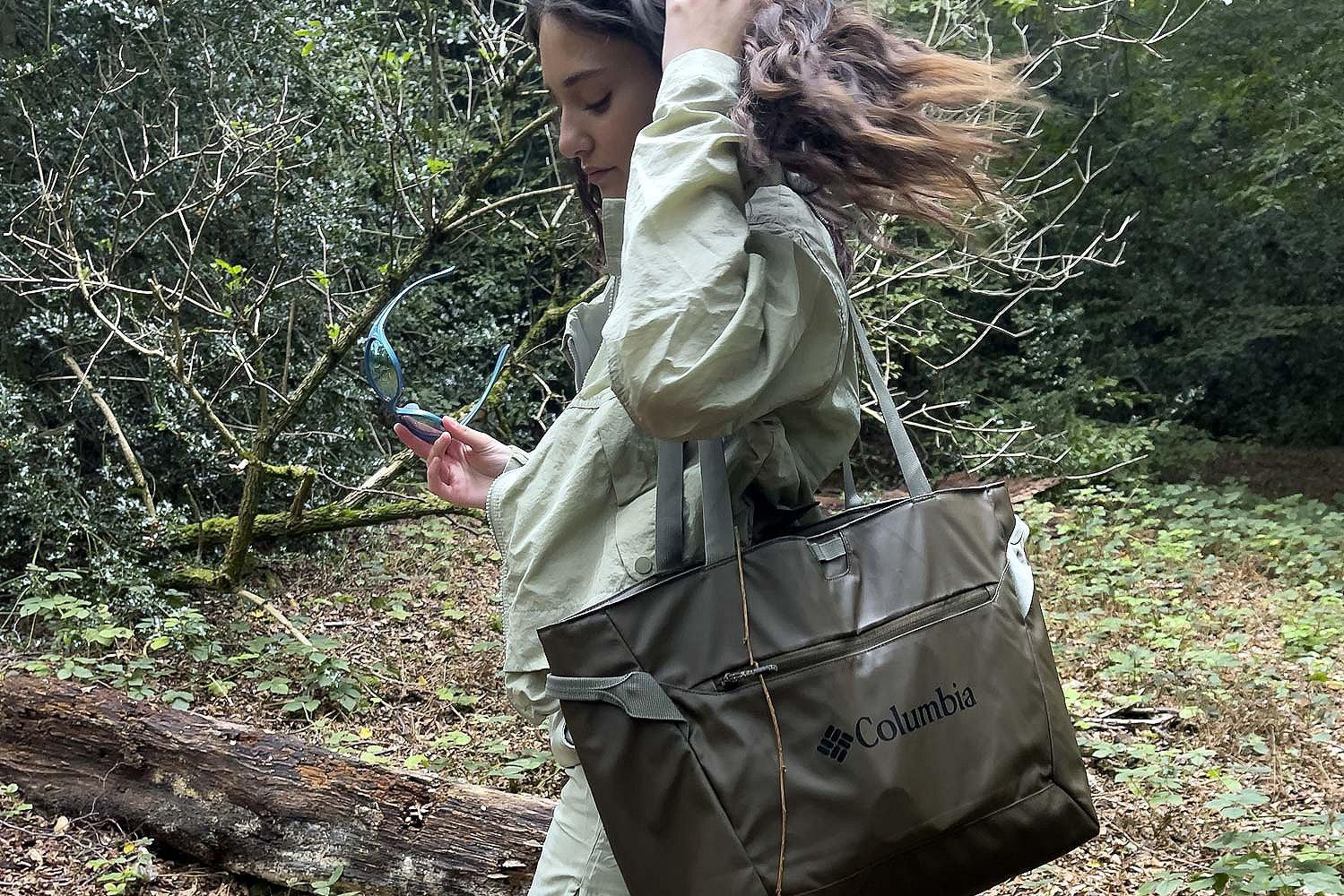 UNISEX ON THE GO™ 22L TOTE BAG