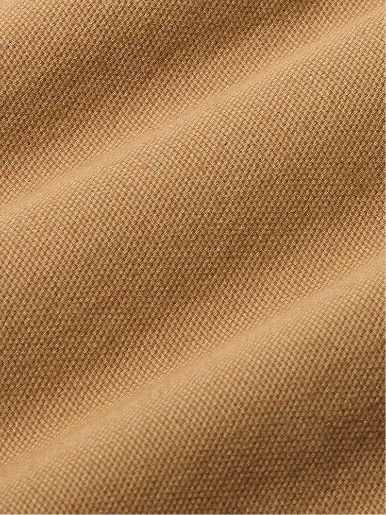 Natural woven straw texture with diagonal pattern in tan and brown tones.