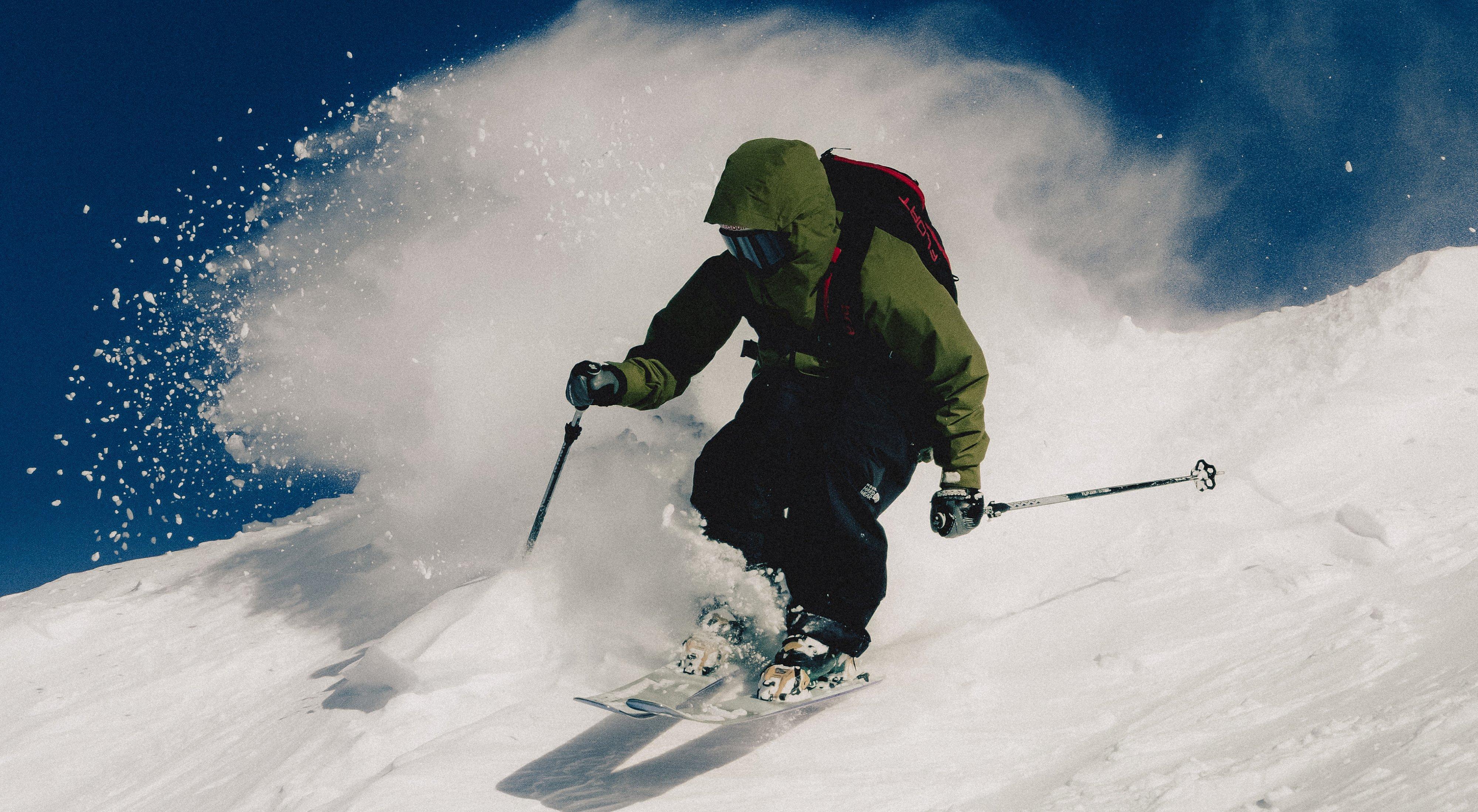 Manon shredding snow on her skis.