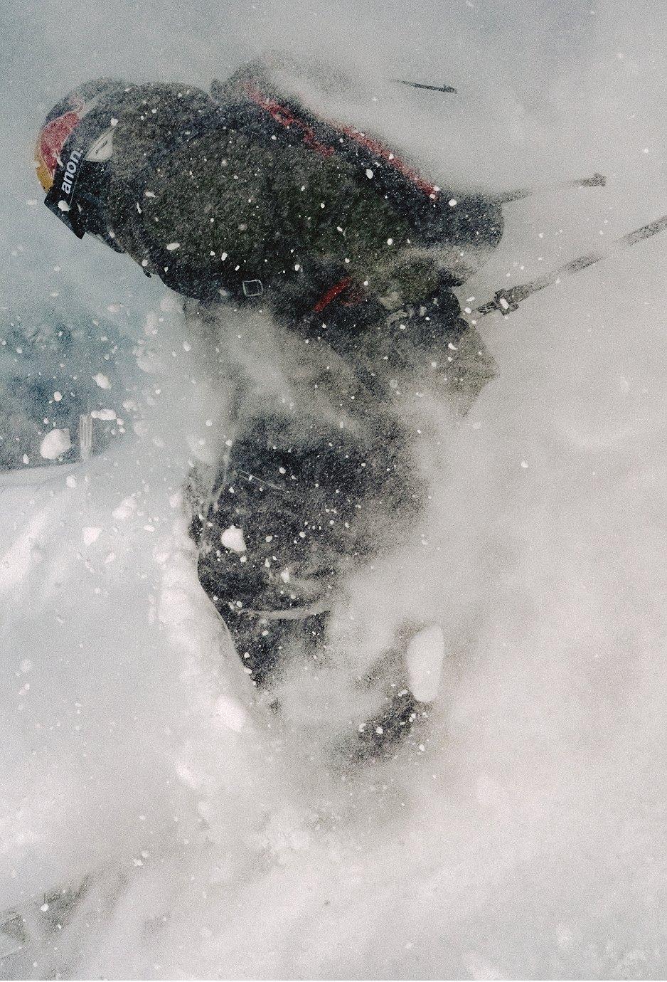 Manon skiing in powder.
