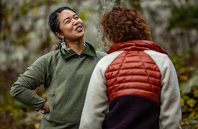 Two climbers talking, wearing the Altuis fleece pullover