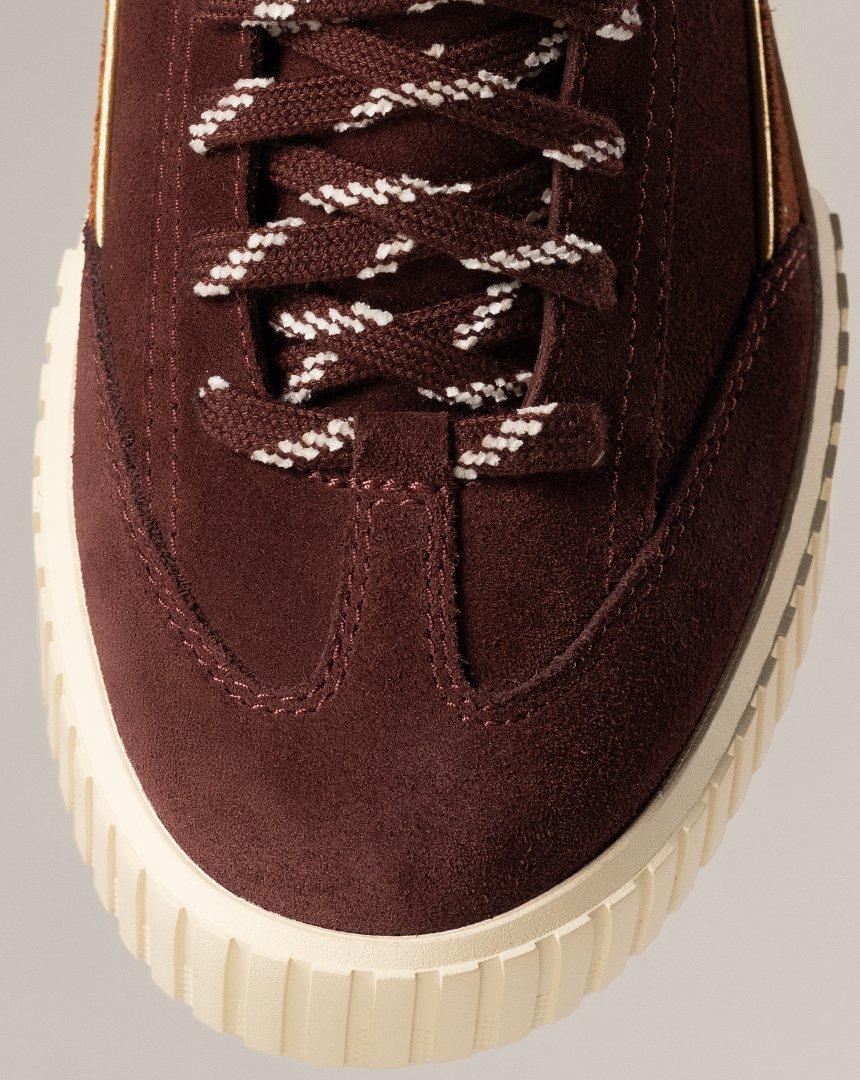 close up view of the Ona Ave T Toe