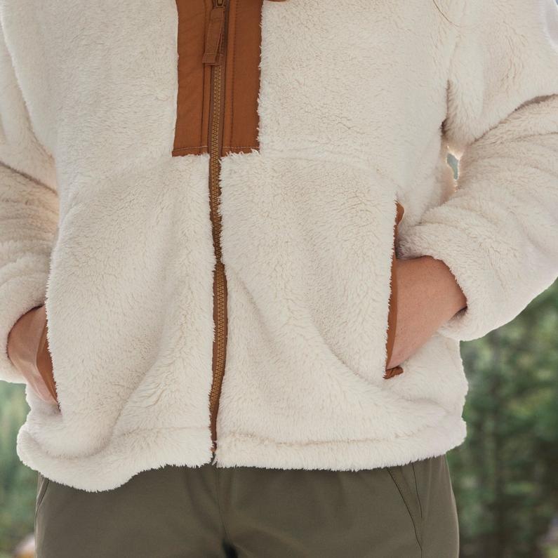 Gif of the zippered pockets and adjustable hem.