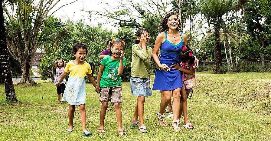 About Us - Giving back | prAna