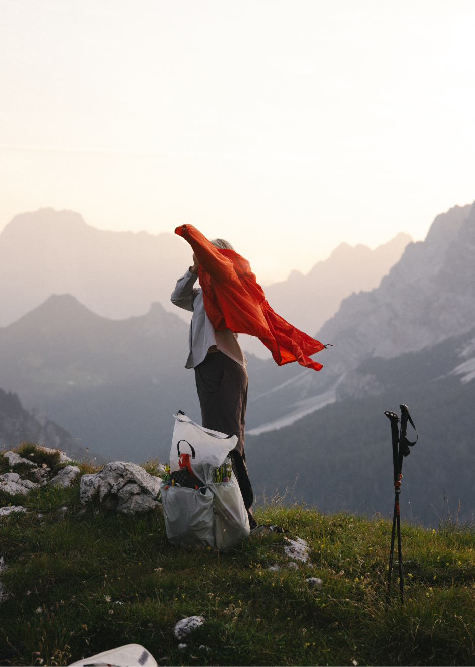 Women’s Wind Veil™ 
Hooded Jacket
