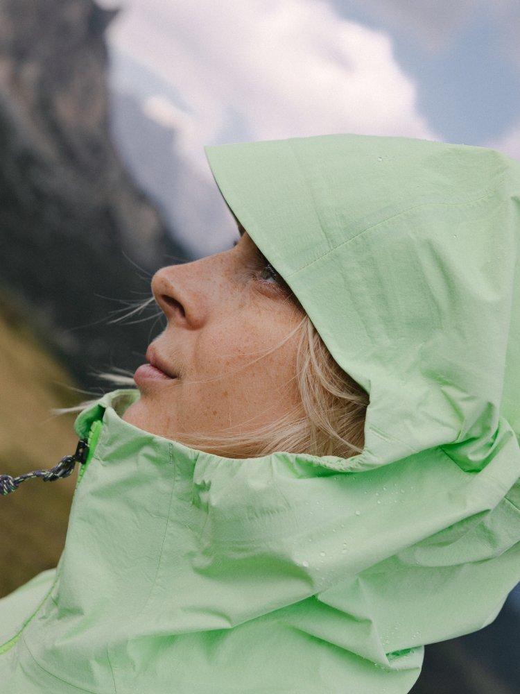 A close profile of a woman showing the brimmed hood of her zipped Cloud Cipher™ Hooded Jacket.


