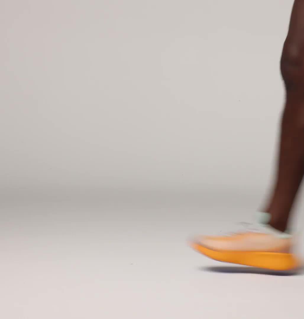 Men's Konos Featherweight Running Shoe, Color: Mango, Stormy Blue